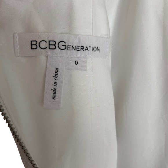 BCBGeneration Contrast Lace-Panel Dress- White/ Size 0 - Picture 7 of 9